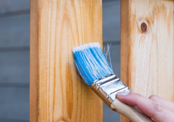 Cách tẩy lớp sơn cũ trên gỗ bằng hóa chất đơn giản dễ làm